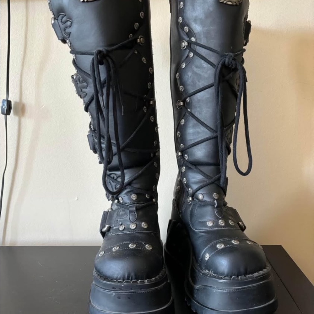 Women's Black Platform Boots - Picture 2 of 6